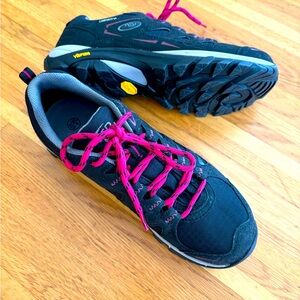 Women’s Hiking Boots Brütting Mount Frakes Low Black/Pink Size 8.5 Brand New